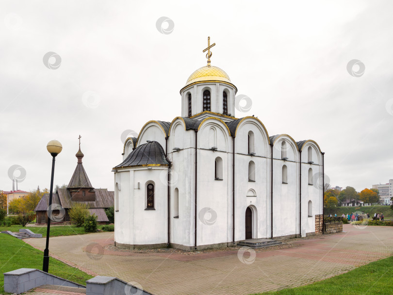 Скачать Величественное здание Благовещенского храма в центральном историческом районе Витебска. фотосток Ozero