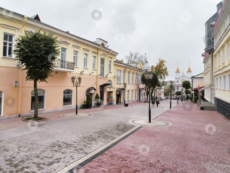 Скачать Улица Суворова в центре Витебска с самобытной архитектурой и пешим туристическим маршрутом фотосток Ozero