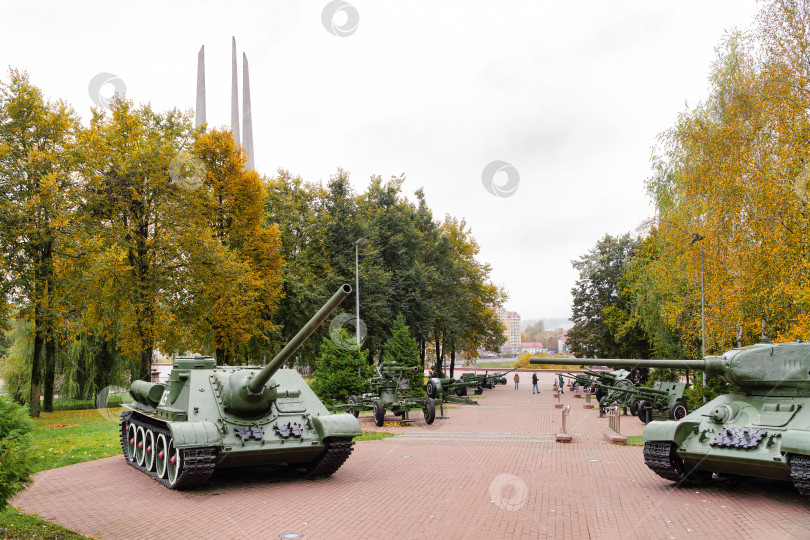 Скачать Выставка военной техники в городском парке Витебска фотосток Ozero