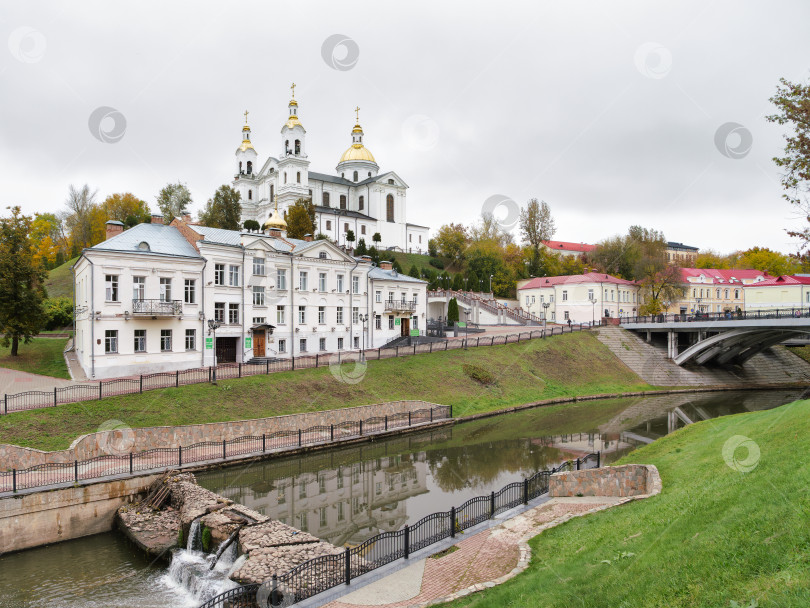 Скачать Свято-духов женский монастырь в Витебске, река Витьба, архитектура,  Городская природа и ландшафтный дизайн фотосток Ozero