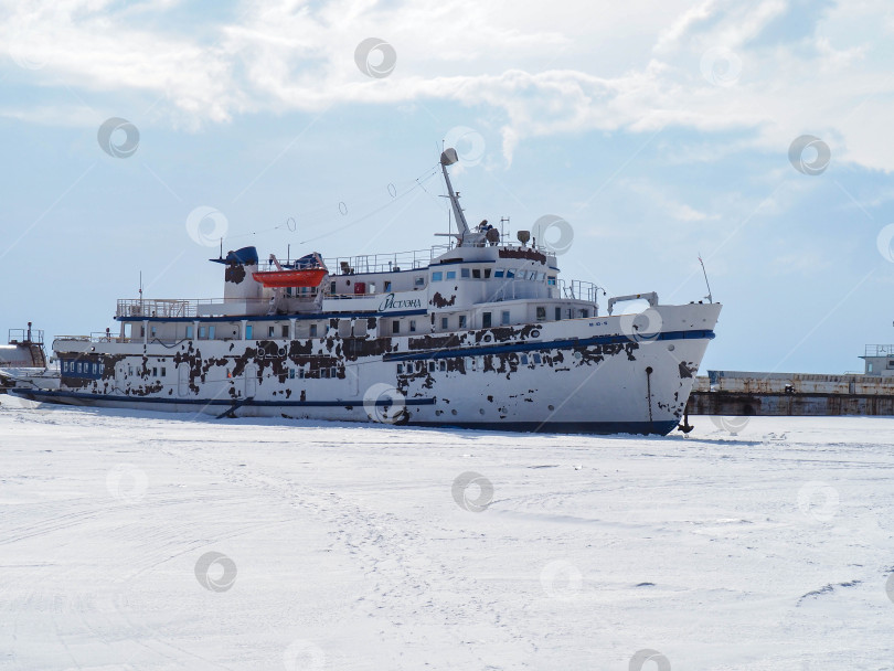 Скачать Старый корабль на Байкале. Зима. фотосток Ozero