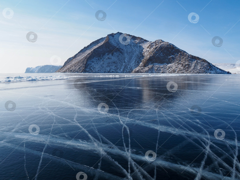 Скачать Мыс Ая на Байкале. Лед и горы. фотосток Ozero