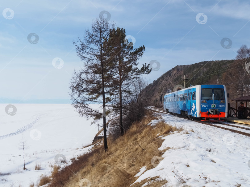 Скачать Туристический поезд на Байкале. фотосток Ozero