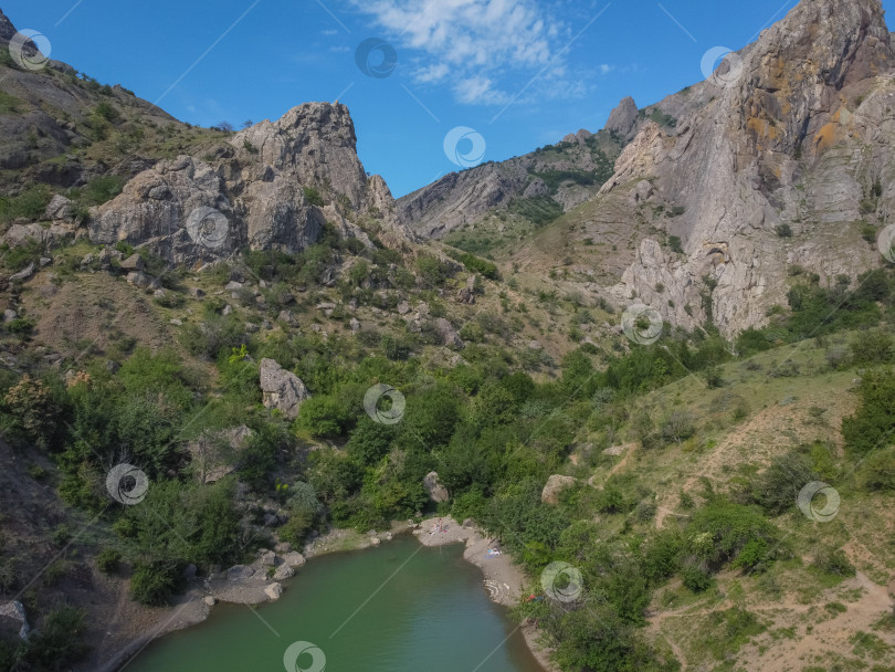 Скачать Горный хребет со снегом и льдом на вершинах фотосток Ozero