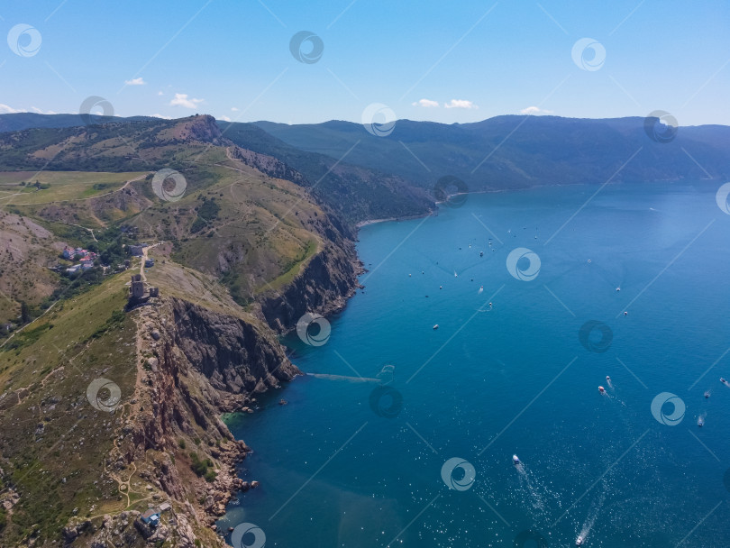 Скачать Горный хребет со снегом и льдом на вершинах фотосток Ozero