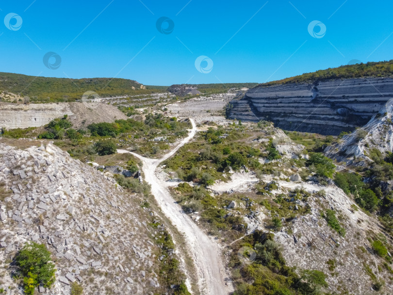 Скачать Горный хребет со снегом и льдом на вершинах фотосток Ozero