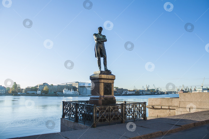 Скачать Памятник адмиралу Крузенштерну. Санкт-Петербург фотосток Ozero