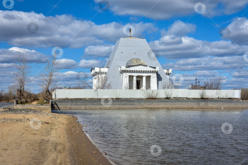 Скачать Казань / Россия - 01 мая 2022 года: Храм-памятник воинам, павшим при взятии Казани фотосток Ozero