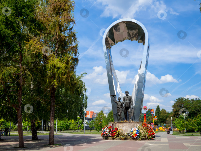 Скачать Памятник "Воронеж - родина воздушно-десантных войск", парк "Арена" города Воронежа фотосток Ozero