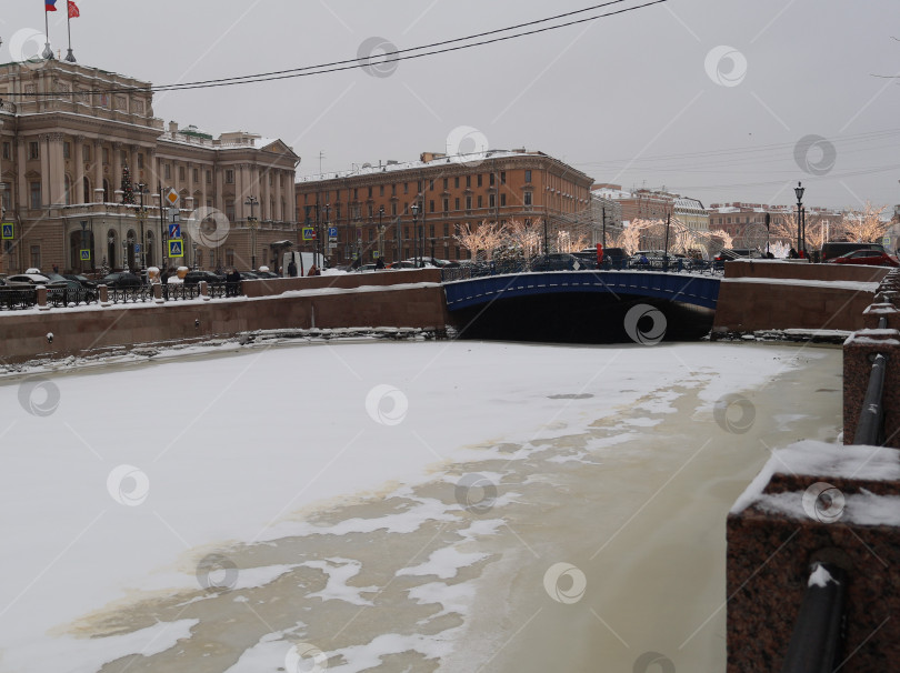 Скачать Синий мост рядом с Мариинским дворцом фотосток Ozero