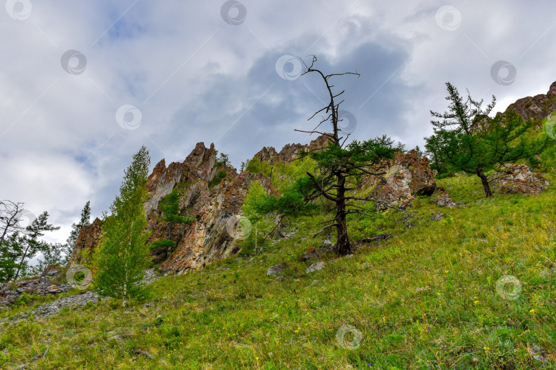 Скачать Древние горы Хакасии фотосток Ozero