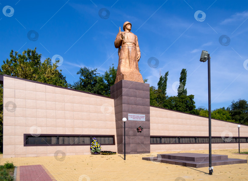 Скачать Фрагмент мемориала погибшим односельчанам, село Семилуки, Воронежская область фотосток Ozero