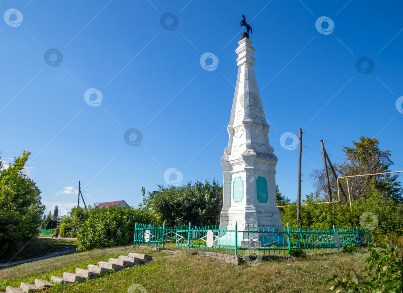 Скачать Колонна-обелиск в селе Конь-Колодезь Липецкой области фотосток Ozero