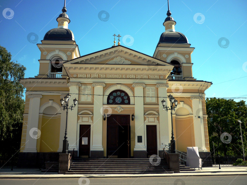 Скачать Церковь в городе фотосток Ozero