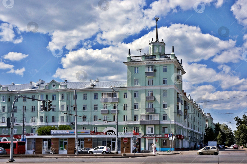 Скачать Казань, Татарстан, Россия - июль 2013: "сталинка" на улице Копылова фотосток Ozero