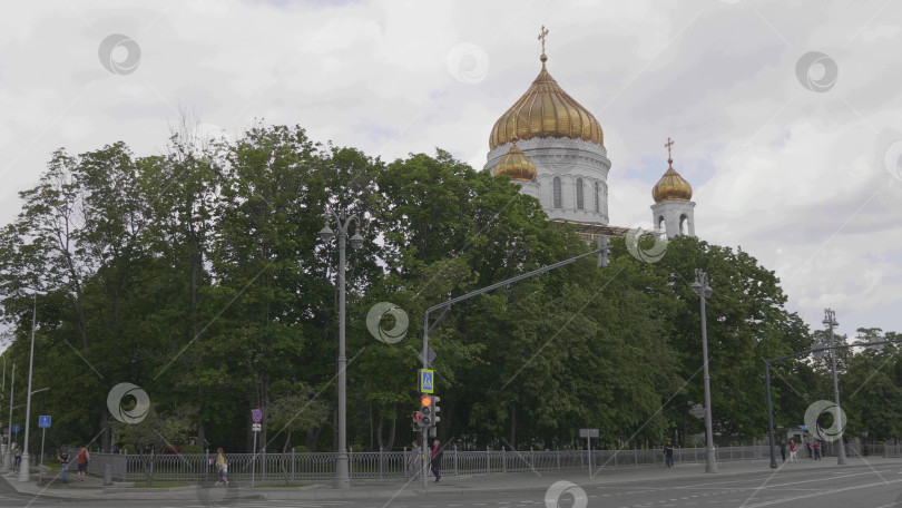 Скачать МОСКВА - 17 МАЯ 2019 года: Православный храм Христа Спасителя в весенний день 17 мая 2019 года в Москве, Россия фотосток Ozero