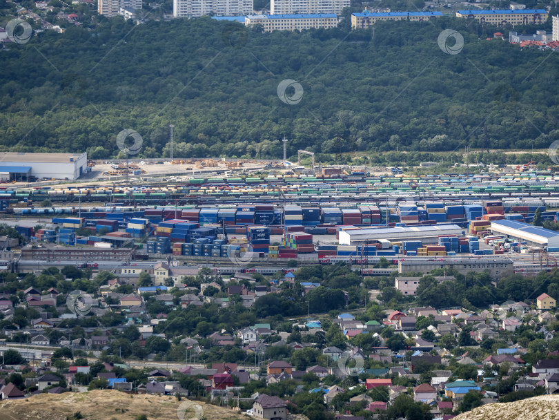 Скачать Новороссийск, Россия 18.08.2023 Портовые краны,Черноморский порт Краснодарский край Новороссийск фотосток Ozero