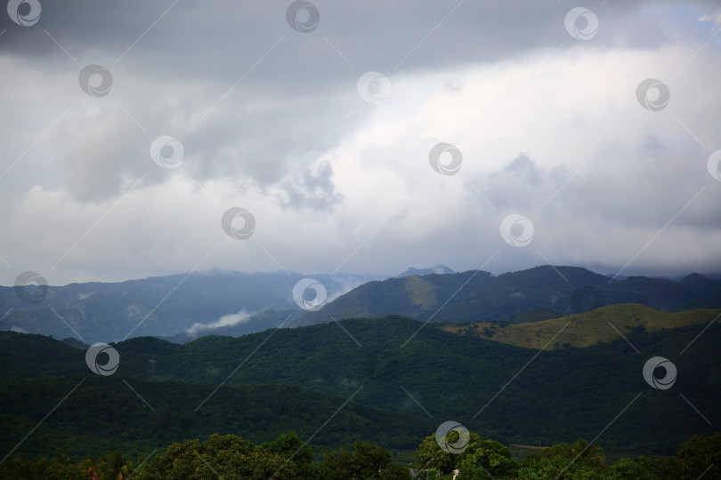 Скачать Горный массив Эскамбрай недалеко от Тринидада фотосток Ozero