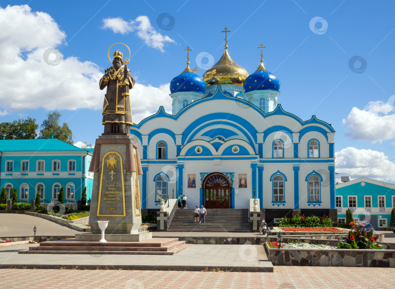 Скачать Памятник св. Тихона Задонского и церковь Рождества Пресвятой Богородицы. Рождество-Богородицкий мужской монастырь. Задонск фотосток Ozero