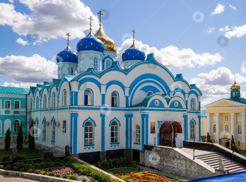 Скачать Вид на храм в честь Рождества Пресвятой Богородицы, комплекс Задонского Богородицкого монастыря, Задонск фотосток Ozero