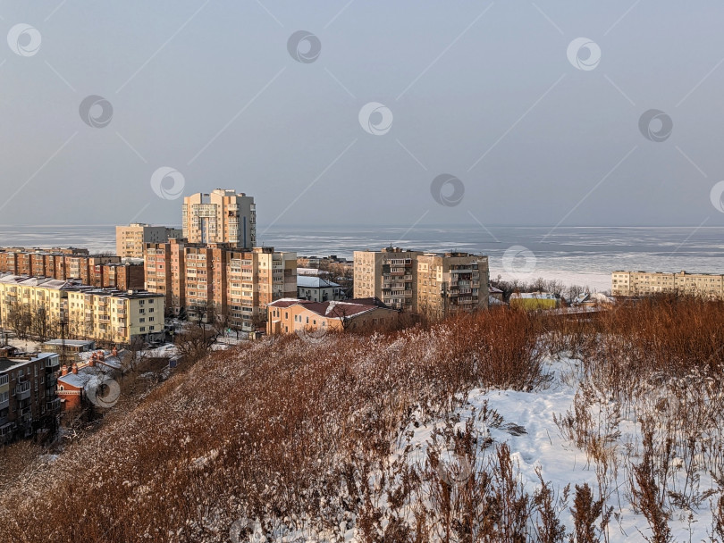 Скачать Зимний Владивосток в утреннем освещении, декабрь 2024 года фотосток Ozero