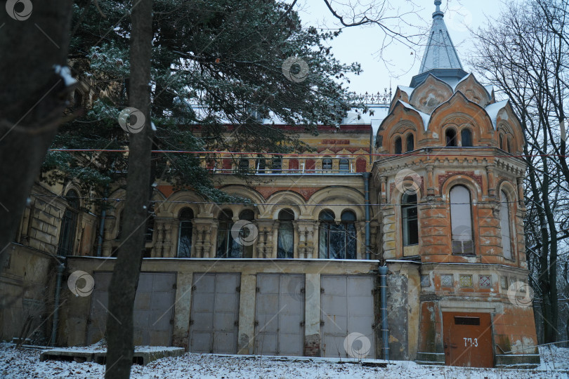 Скачать Россия, Санкт-Петербург - 01.01.2025 Дача Чернова (усадьба Сосновка) фотосток Ozero