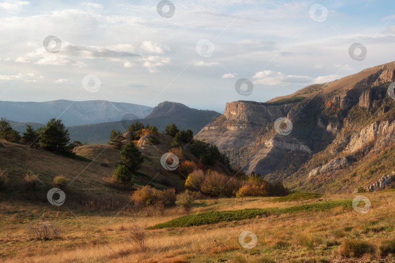 Скачать Крымские горы в районе Алушты фотосток Ozero