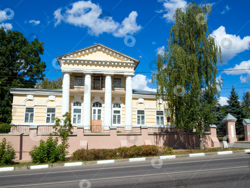 Скачать Дом аптекаря Ульриха (здание краеведческого музея) в Задонске фотосток Ozero