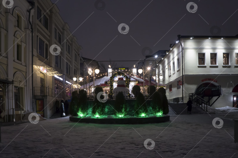 Скачать Новогоднее украшение улицы огнями фотосток Ozero