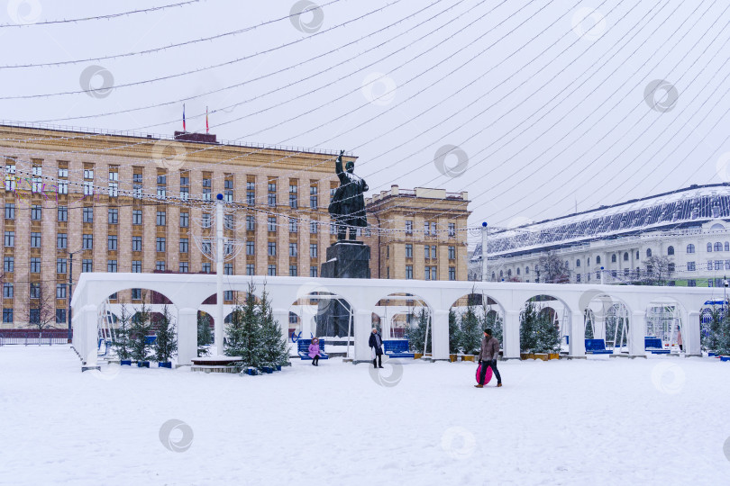 Скачать Качели у памятника В.И. Ленину. Новый Год. Площадь Ленина. Воронеж фотосток Ozero