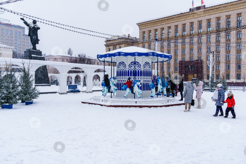 Скачать Карусель на площади Ленина. Воронеж фотосток Ozero