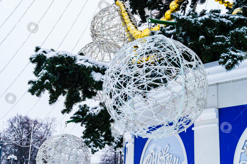 Скачать Шары на Новогодней елке. Площадь Ленина. Воронеж фотосток Ozero