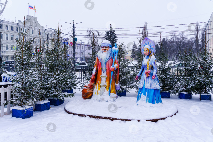 Скачать Фигуры Деда Мороза и снегурочки. Площадь Ленина. Воронеж фотосток Ozero