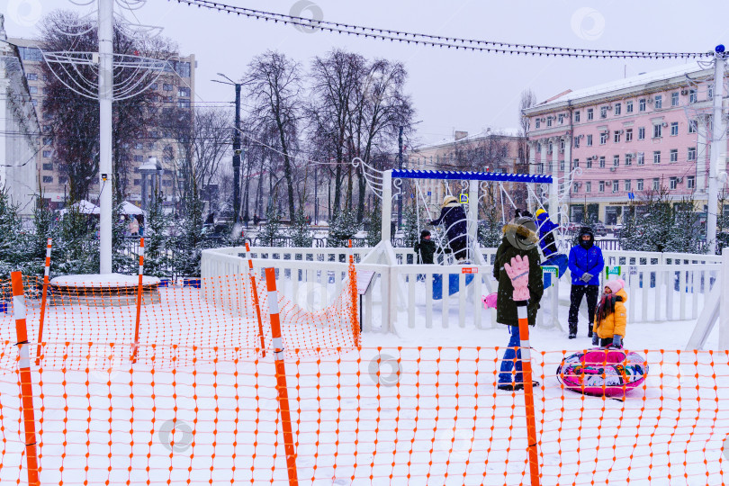 Скачать Зимние забавы на Новогодней елке. Площадь Ленина. Воронеж фотосток Ozero