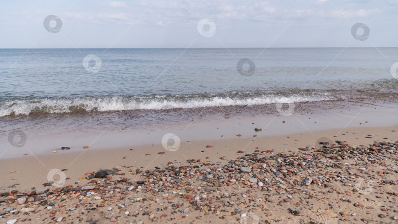 Скачать Весенний вид на море и берег фотосток Ozero