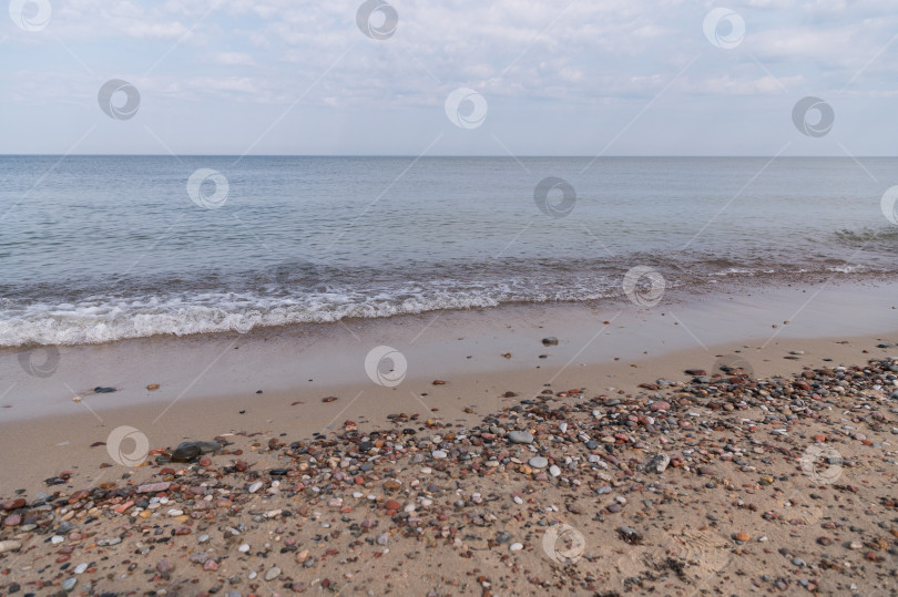 Скачать Весенний вид на море и берег фотосток Ozero