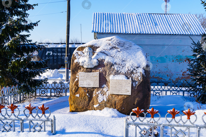 Скачать Памятник Д.В. Давыдову. Поселок Красная Заря, Орловская область фотосток Ozero