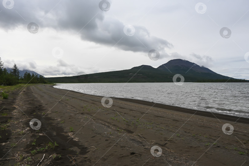 Скачать Плато Путорана. Гора Сундук на озере Глубоком. фотосток Ozero