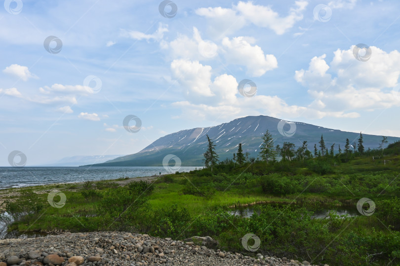 Скачать Плато Путорана. Гора Сундук на озере Глубоком. фотосток Ozero