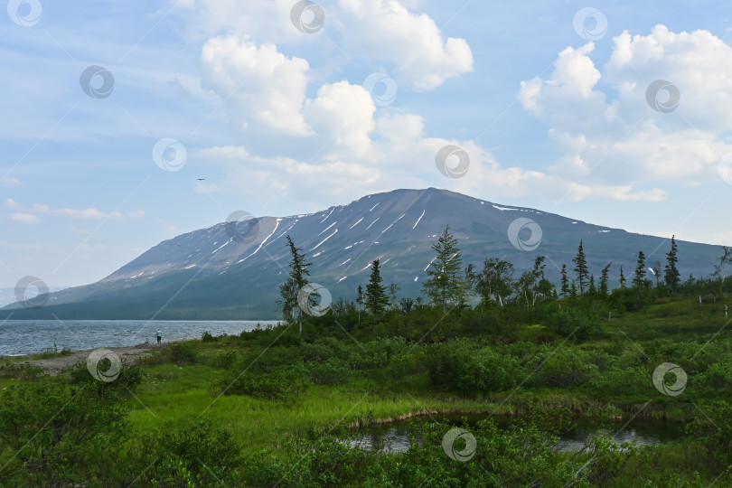 Скачать Плато Путорана. Гора Сундук на озере Глубоком. фотосток Ozero