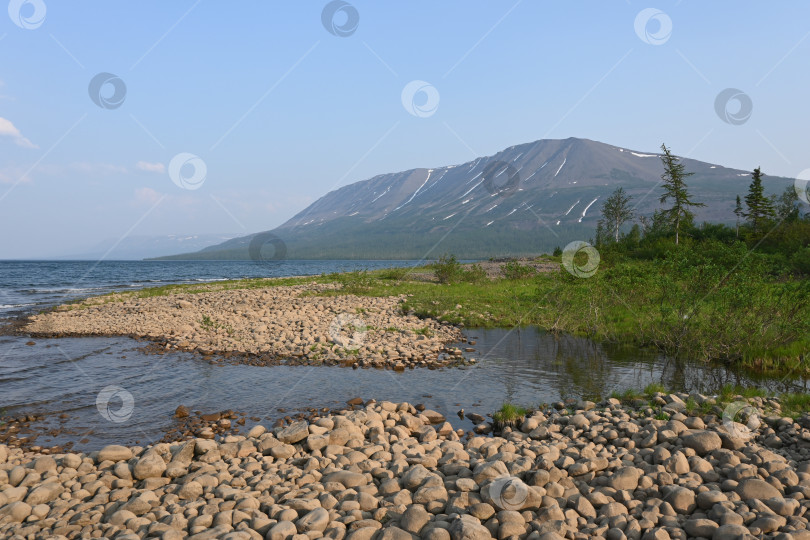 Скачать Плато Путорана. Гора Сундук на озере Глубоком. фотосток Ozero