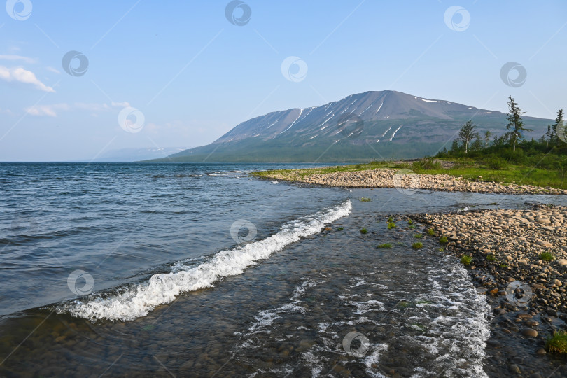 Скачать Плато Путорана. Гора Сундук на озере Глубоком. фотосток Ozero