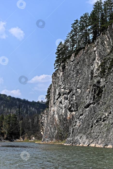 Скачать Скалы на берегах реки Зилим. фотосток Ozero