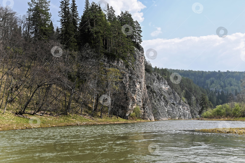 Скачать Скалы на берегах реки Зилим. фотосток Ozero