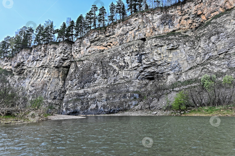 Скачать Скалы на берегах реки Зилим. фотосток Ozero