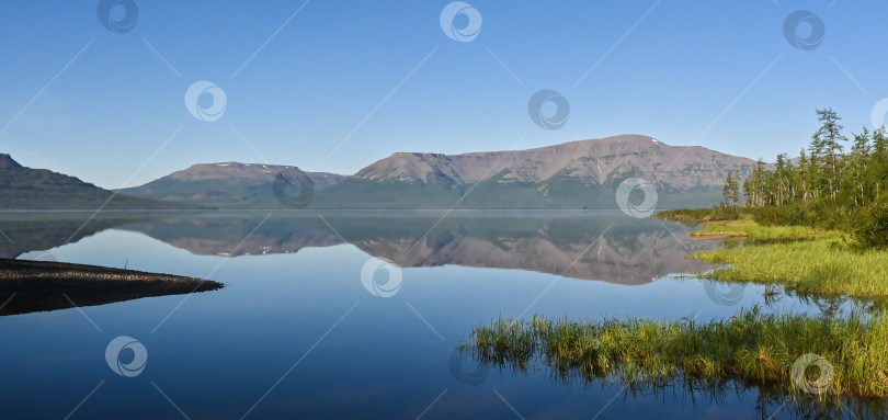 Скачать Панорама горного озера на плато Путорана. фотосток Ozero