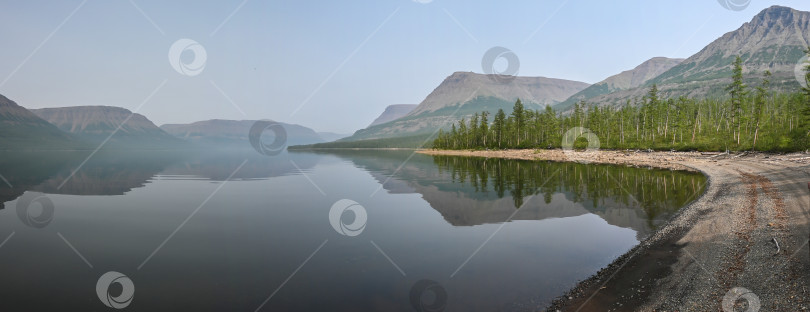 Скачать Панорама горного озера на плато Путорана. фотосток Ozero