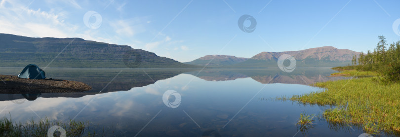 Скачать Панорама горного озера на плато Путорана. фотосток Ozero