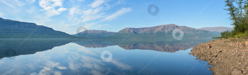 Скачать Панорама горного озера на плато Путорана. фотосток Ozero