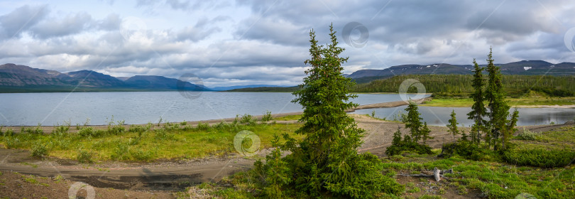 Скачать Панорама горного озера на плато Путорана. фотосток Ozero